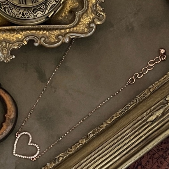 KATE SPADE • Scrunched Scallops Heart Bracelet - Picture 4 of 4